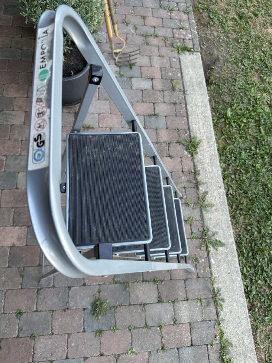 Leitern: Trittstufe Metall Klappbar – Gebraucht aus Niederbipp von FabianN 1