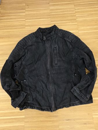 Coole Jeansjacke mit Schulterdetails Grösse 2XL