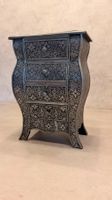 Bombé Kommode im orientalischen Ornamentmuster Metalldesign