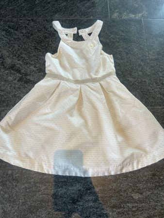 Robe fille blanche à pois taille 5 ans état neuf