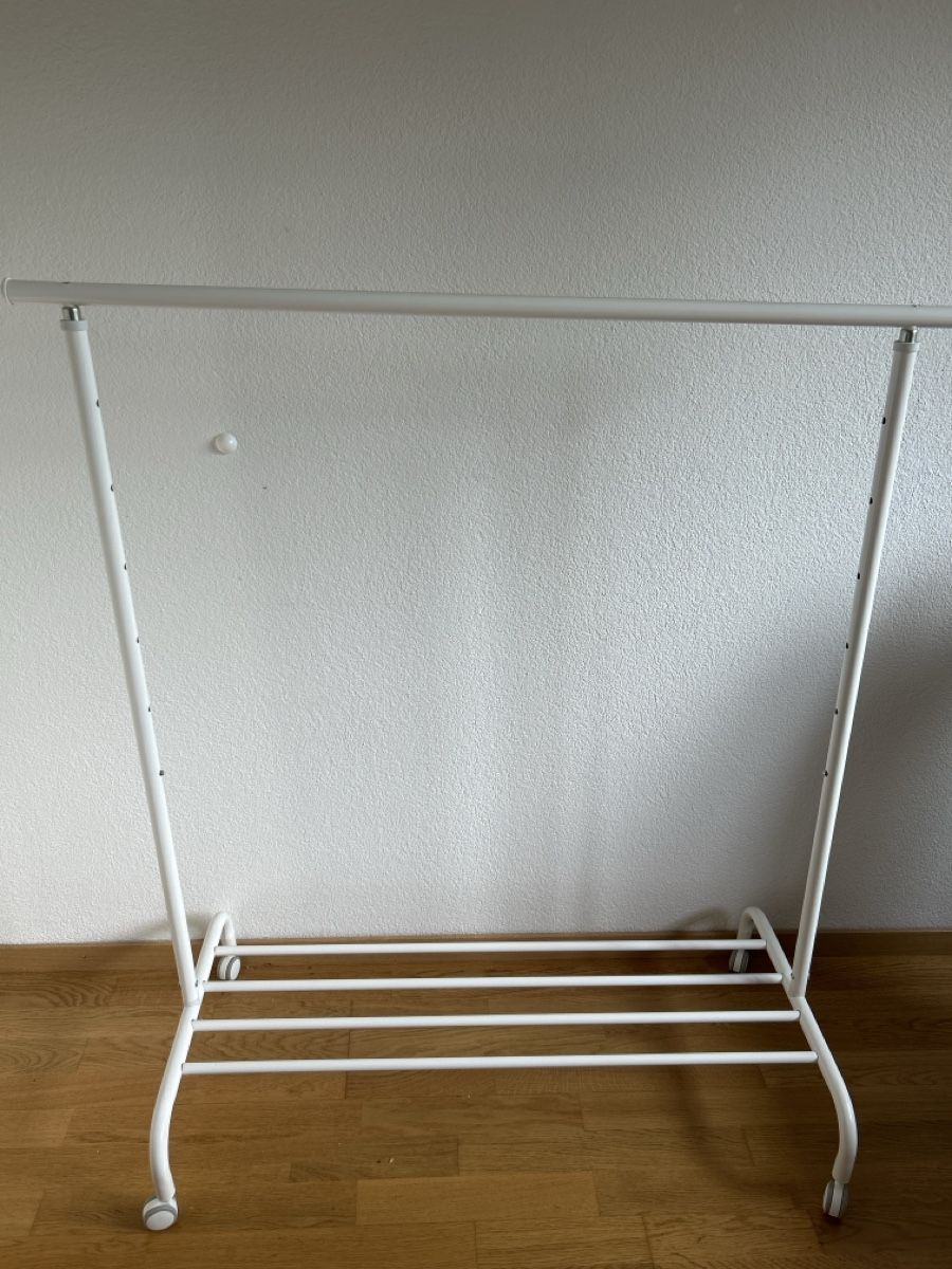 Ikea Porte manteau: Rigga kleiderständer garderobenständer ikea – D'occasion à zürich par Julia05