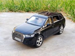 *NEU* Audi Q7 1/32 (Schwarz)