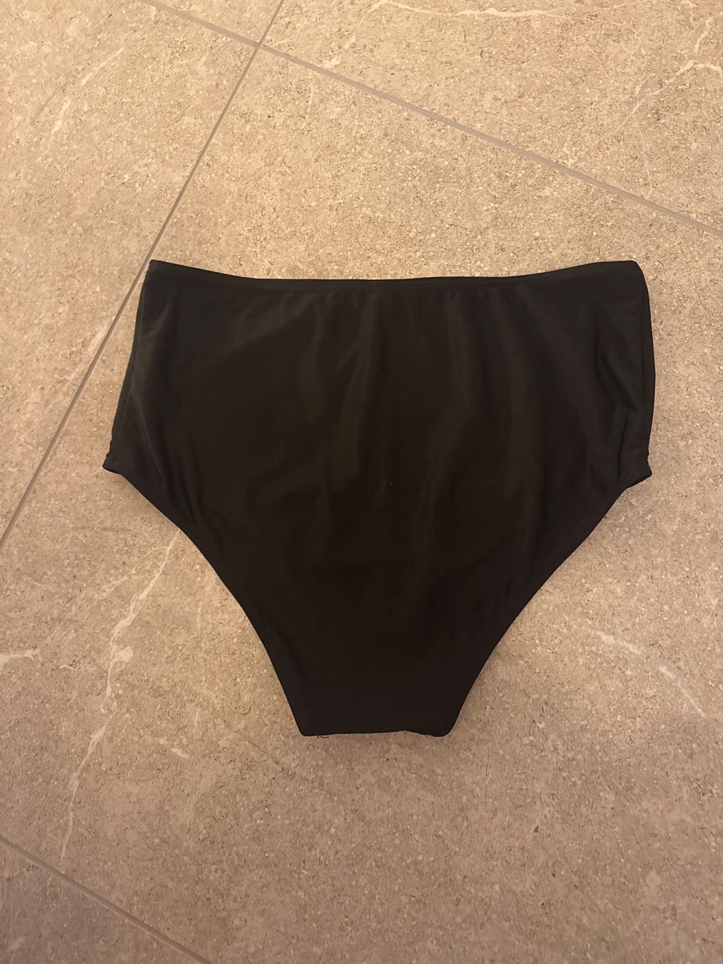 Costumi da bagno & Bikini: Sommer Bikiniunterteil schwarz, Grösse M-L – Usato da Gächlingen venduto da anjuli_123 1