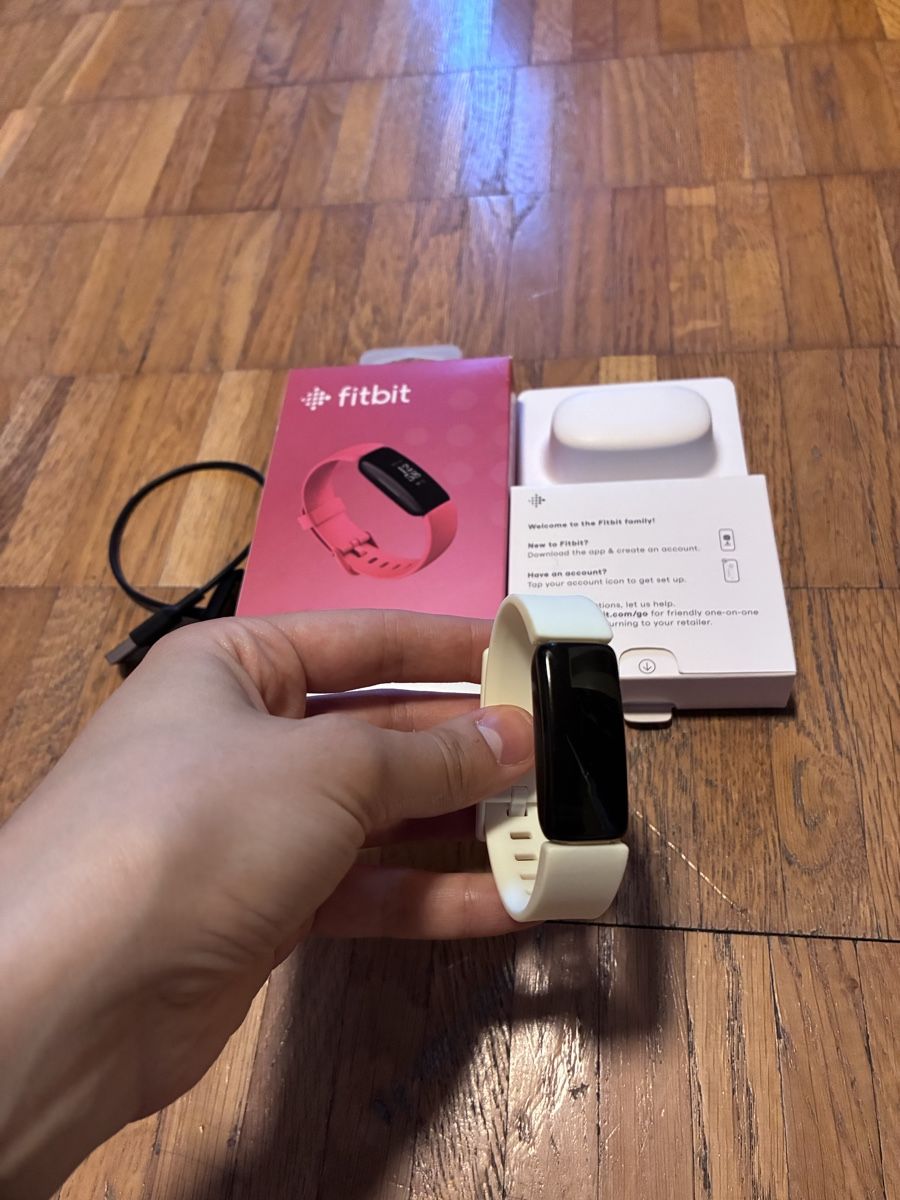 Fitbit Smartwatch: Fitbit Inspire 2 + bracelet en acier inoxydable – Gebraucht aus Biel/Bienne von Fjollushe