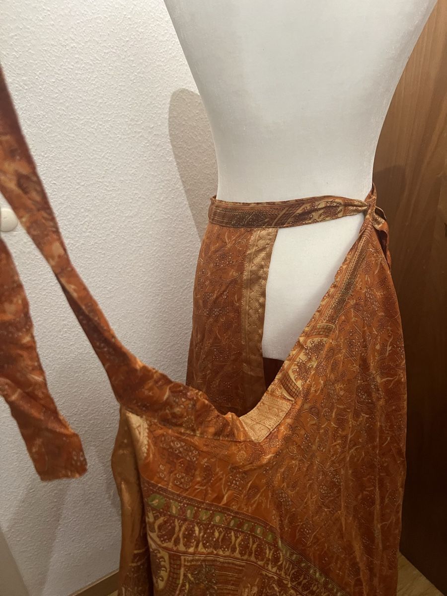 Gonne: Damen %100 Silk Rock  – Nuovo e nell'imballaggio originale da Basel venduto da SimpleE 1