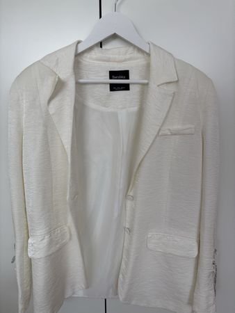 Weisser Blazer von Bershka, Gr. S - Perfekt für den Sommer!