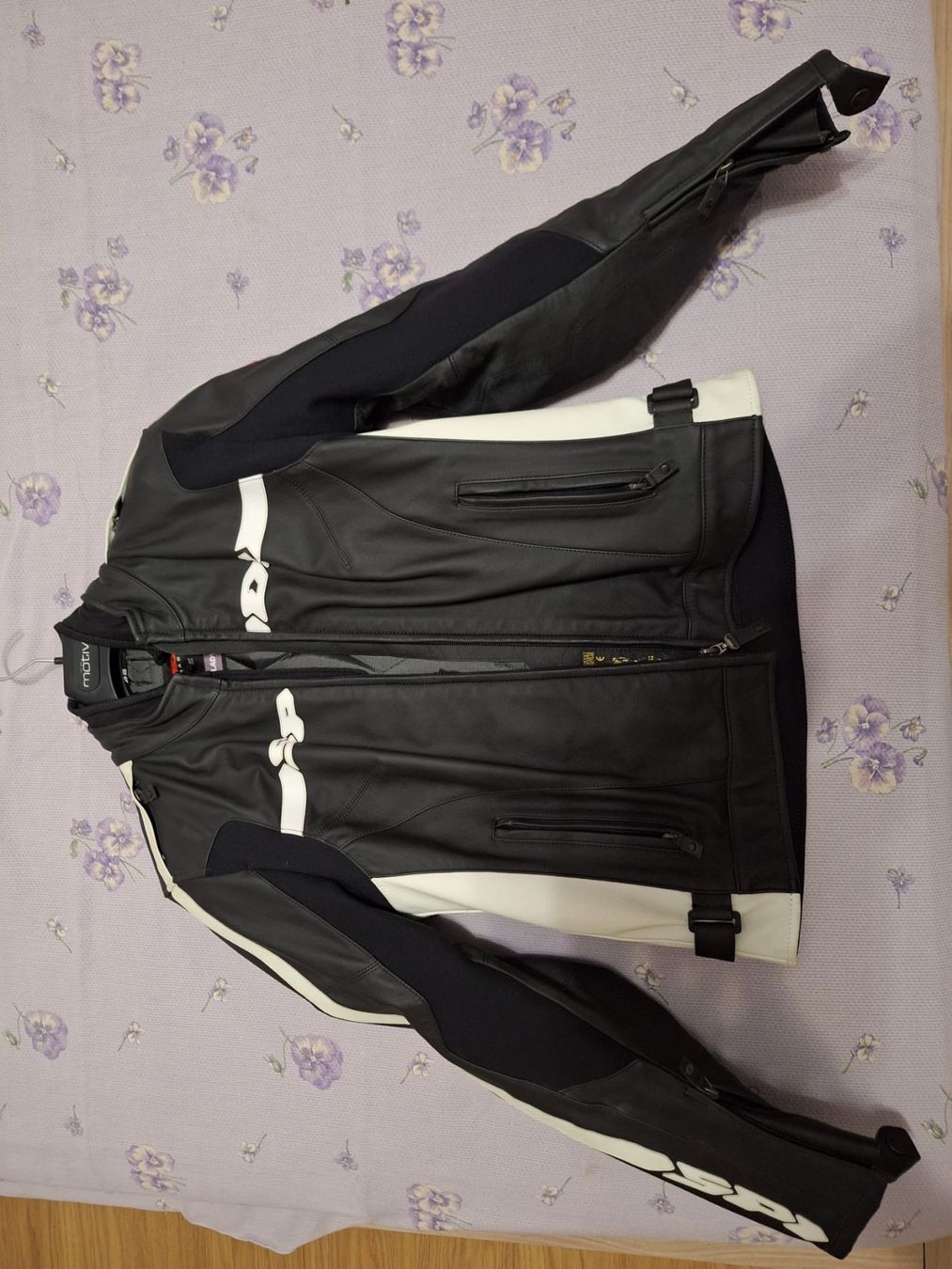 Jacken: Giacca Moto Donna Taglia 48 – Gebraucht aus Comano von fab_j5bq