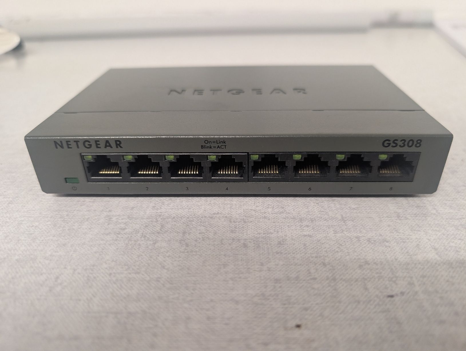 Netgear Hub & Switch: NETGEAR 8-Port Gigabit Ethernet Switch GS308v2 – Usato da Spiez venduto da Tomweader 1