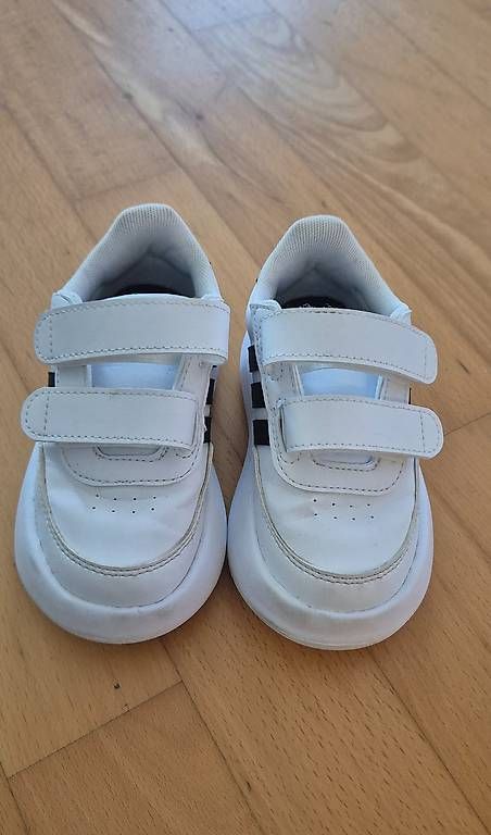 Scarpe per ragazzi: Adidas Kinderschuhe Gr. 25  – Usato da Henggart venduto da c.s.sturzenegger 2