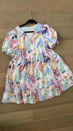 Sommerliches Kleid mit Volant - Grösse S/ M