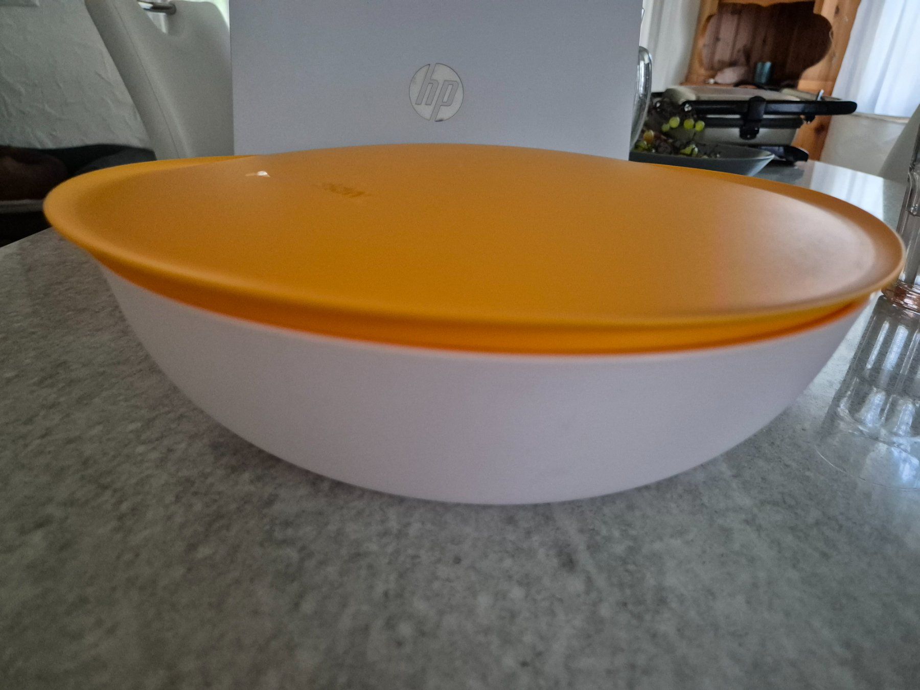 Ciotole: Schüssel mit Deckel Tupperware orange/weiss gebraucht – Usato da Nesselnbach venduto da AniaSa 1