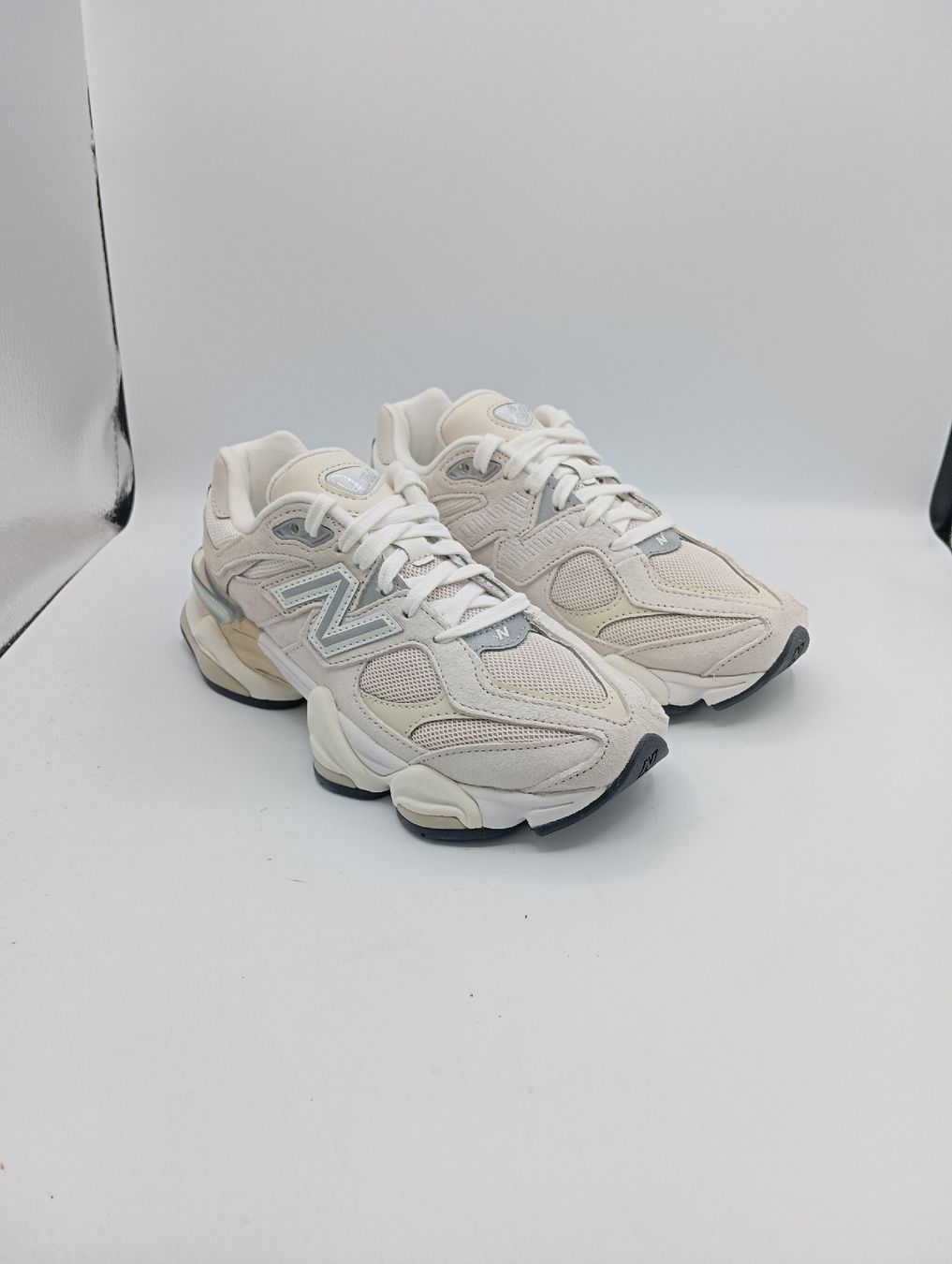 New Balance Scarpe da uomo: New Balance 9060 (EU37) – Nuovo e nell'imballaggio originale da Schaffhausen venduto da outlez 1