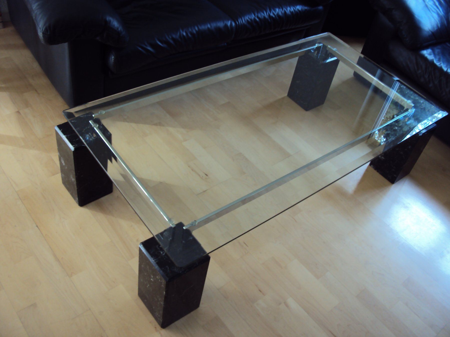 Tavoli: Glas-Couchtisch, Marmorfuss – Difettoso da St. Gallen venduto da Lila_238 2