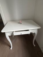 Salontisch antik und weiss bemalt