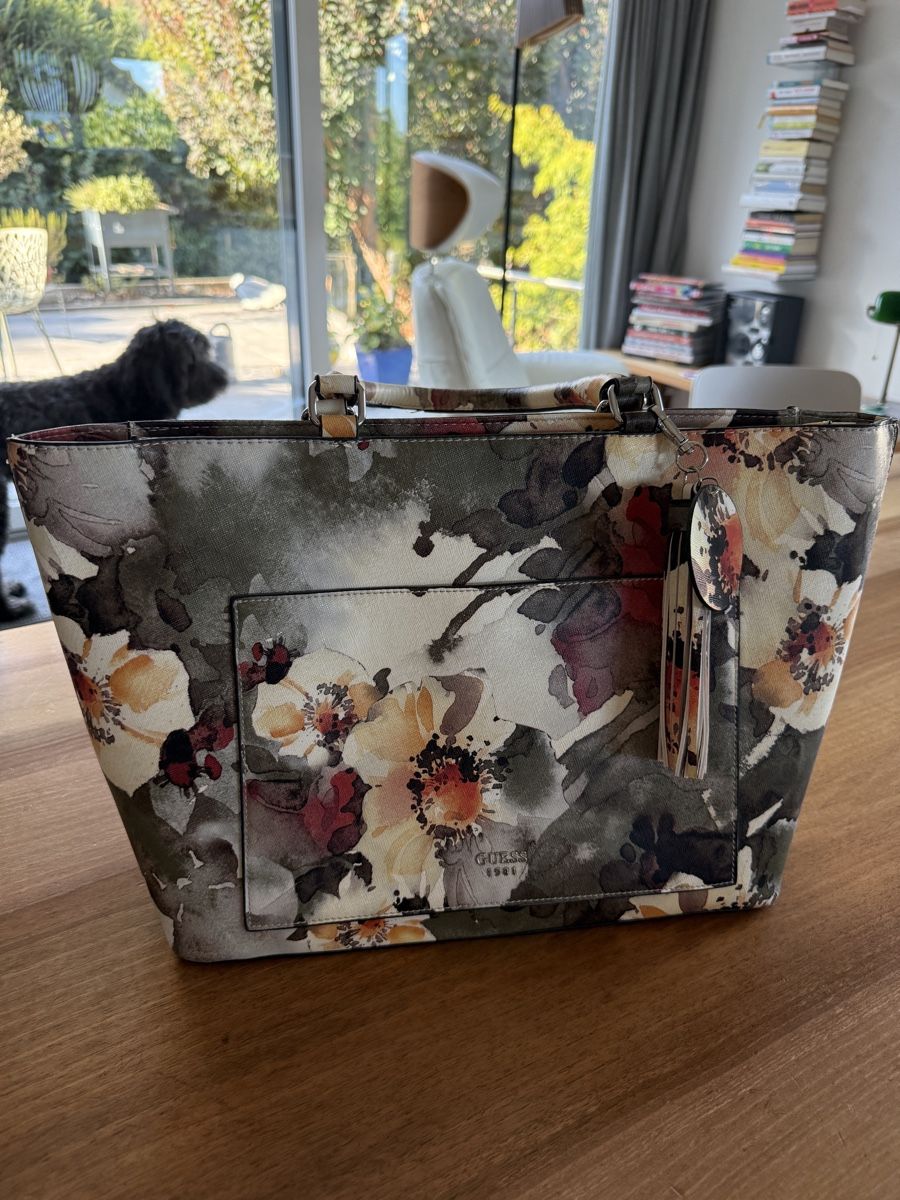 Guess Taschen für Damen: Guess Handtasche  – Gebraucht aus Muttenz von Janine1975