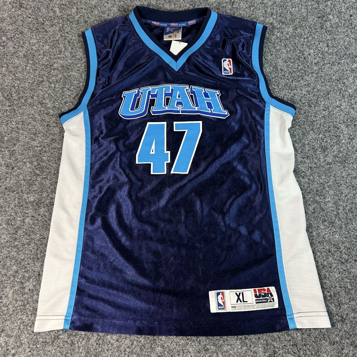 Kleiderpakete: Lots de 4x basketball shirt – Gebraucht aus La Sagne NE von Matlasape