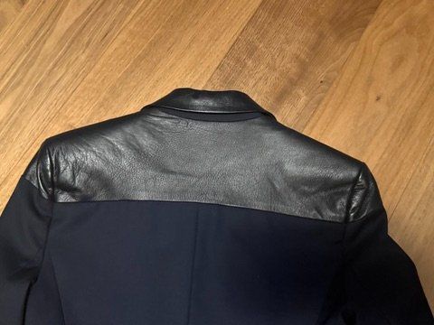 Giacche: Tailor-made blaser with contrasting leather shoulder panel – Usato da St-Sulpice VD venduto da juhdu 4