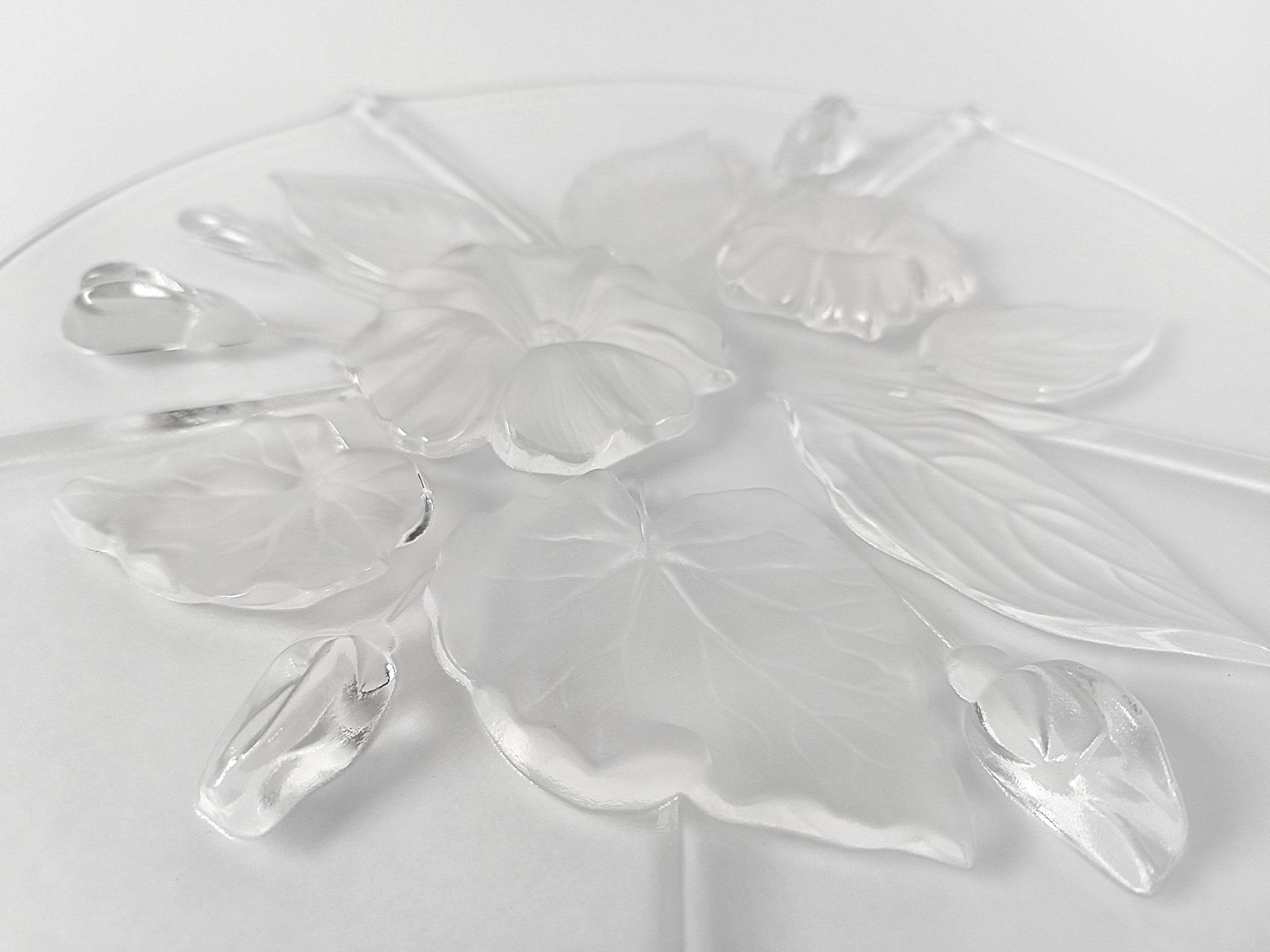 Servierplatten: Tortenplatte Glas mit Blumenmuster – Gebraucht aus Suhr von Restwert_Suhr 4