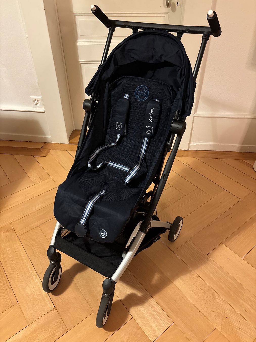 Cybex Poussette: Poussette Cybex Libelle – D'occasion à Neuchâtel par loi_cx9p