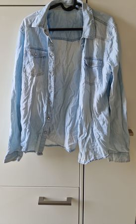 Jeanshemd hellblau Grösse M guter Zustand