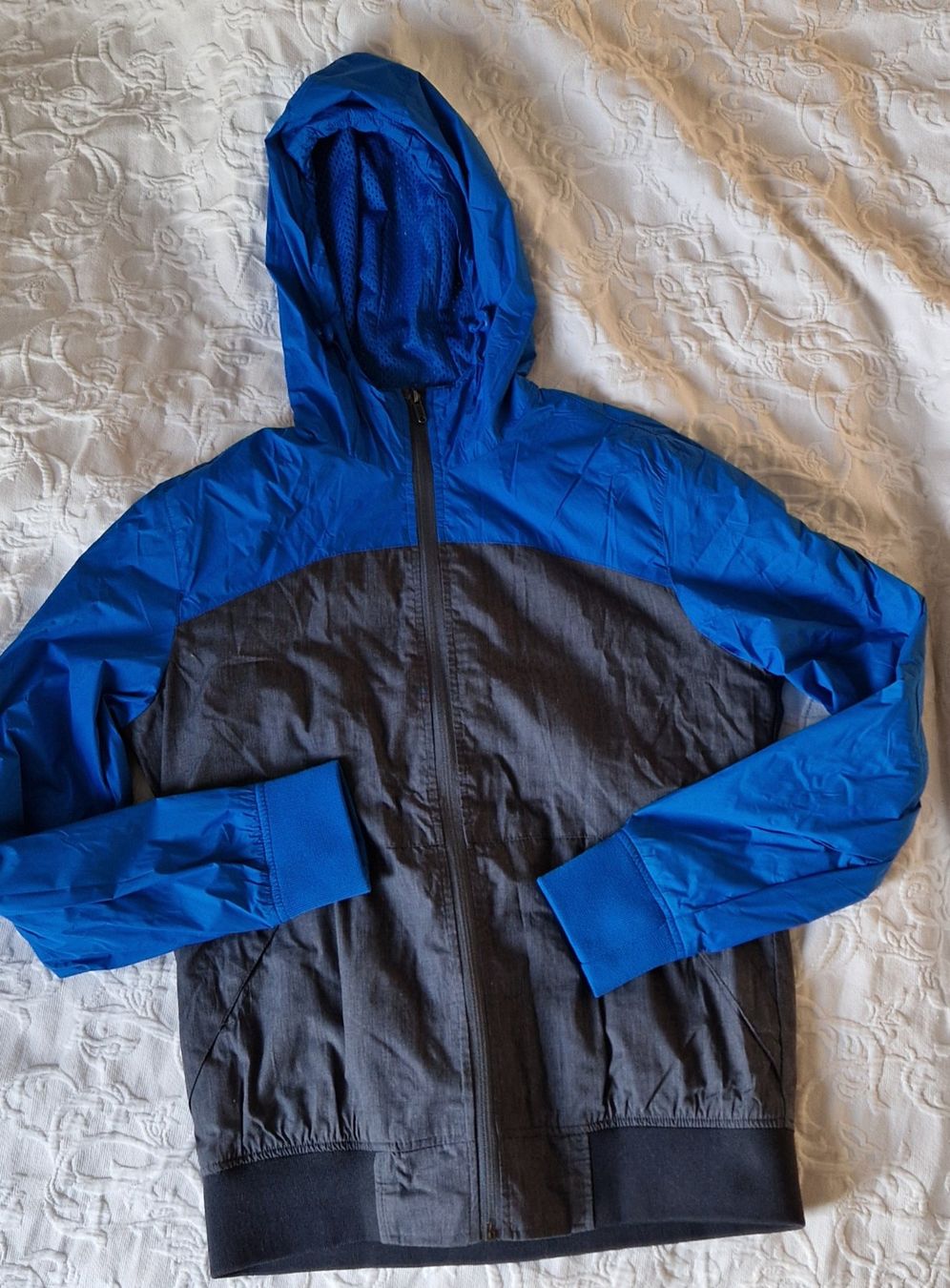 Vestes: Jolie veste coupe-vent multi-saisons – D'occasion à Epalinges par Ozili