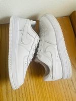 Baskets basses blanches Nike taille 35