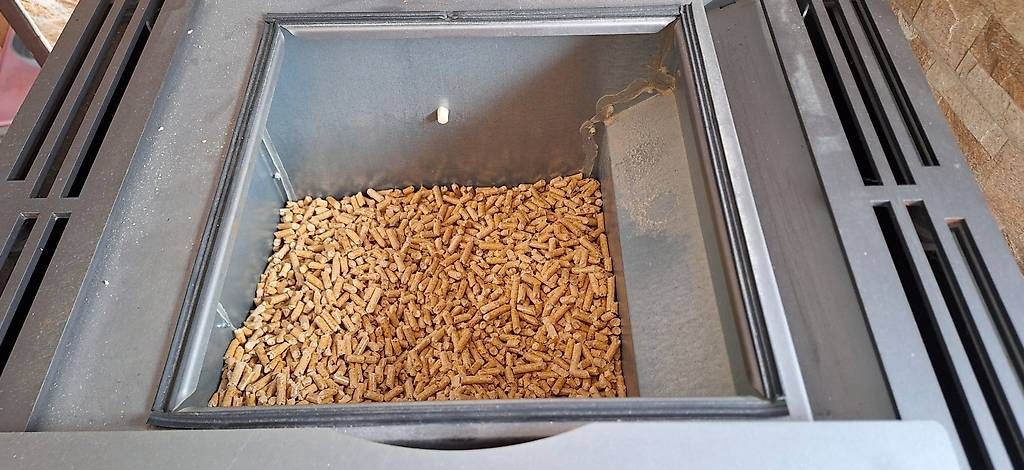 Stufe caminetto: Pelletofen Haas+Sohn – Usato da Grossdietwil venduto da arda 2