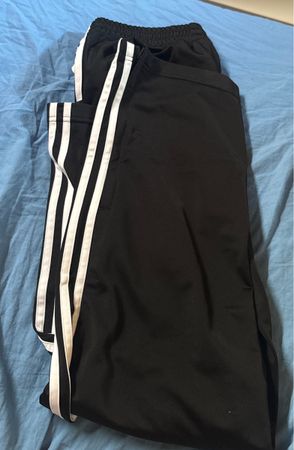 Neue Adidas Hose Grösse L 