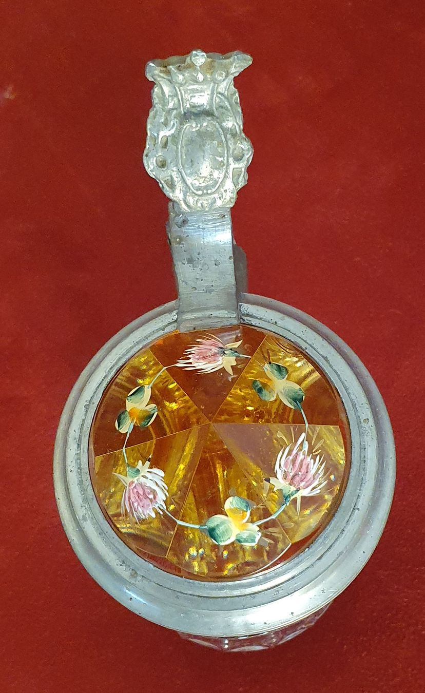 Gläser: antiker Bier-Glaskrug mit wunderschönen Farb-Prismadeckel – Gebraucht aus Kreuzlingen von Rschweiz1 1