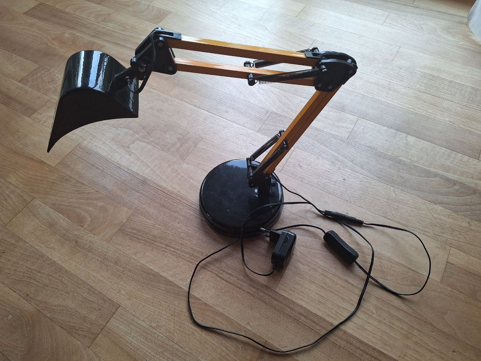 Micasa Lampade: Tischleuchte Bagger Design gelb schwarz – Usato da Affeltrangen venduto da Salz-Pfeffer 1
