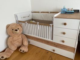 mitwachsendes Babybett  mit Unterlage und Rundumschutz