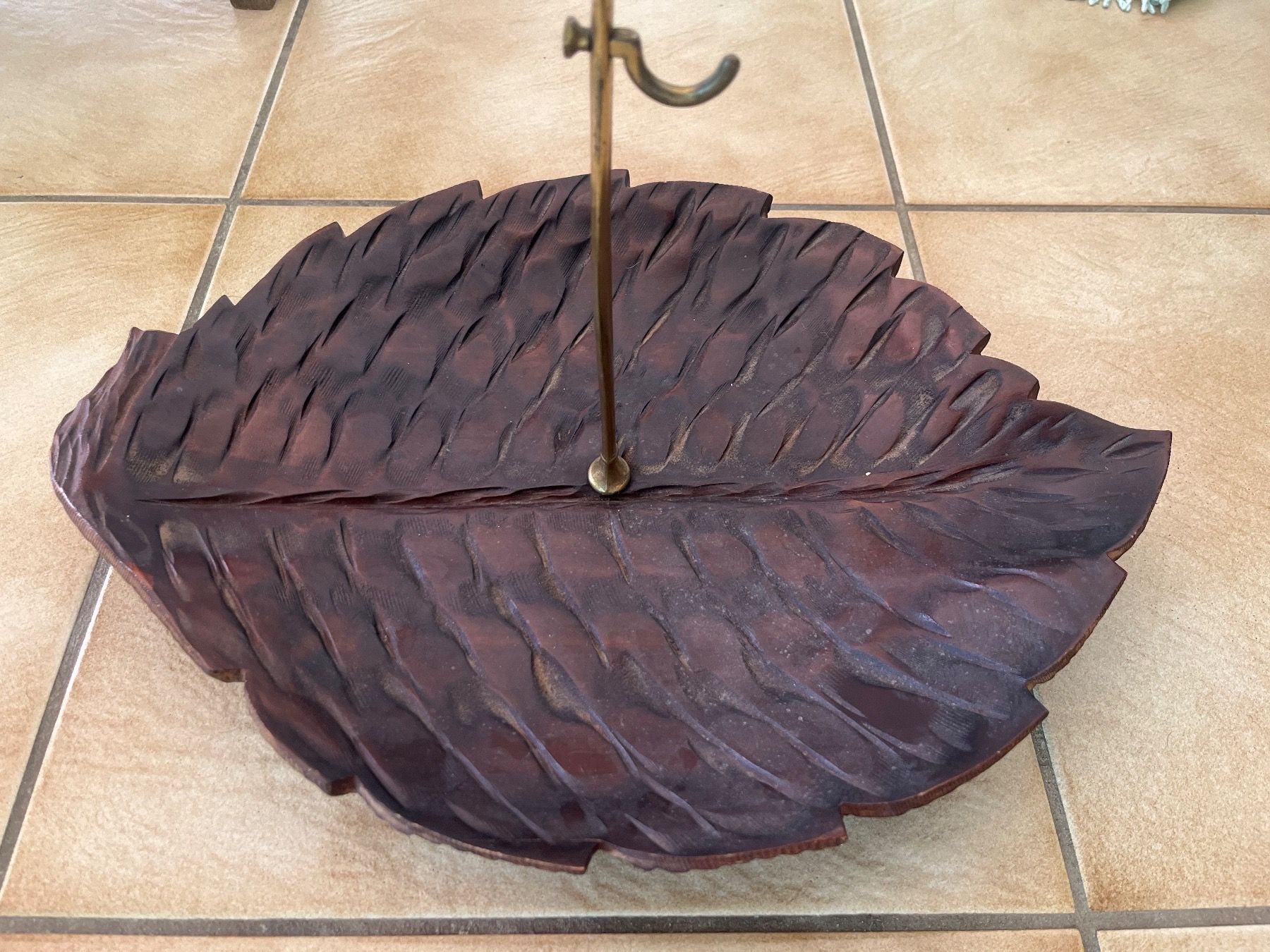 Piatti: Plat support en bois en forme de feuille – Usato da Vernayaz venduto da Darkfrost
