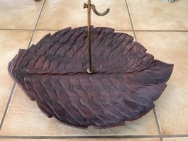 Plat support en bois en forme de feuille