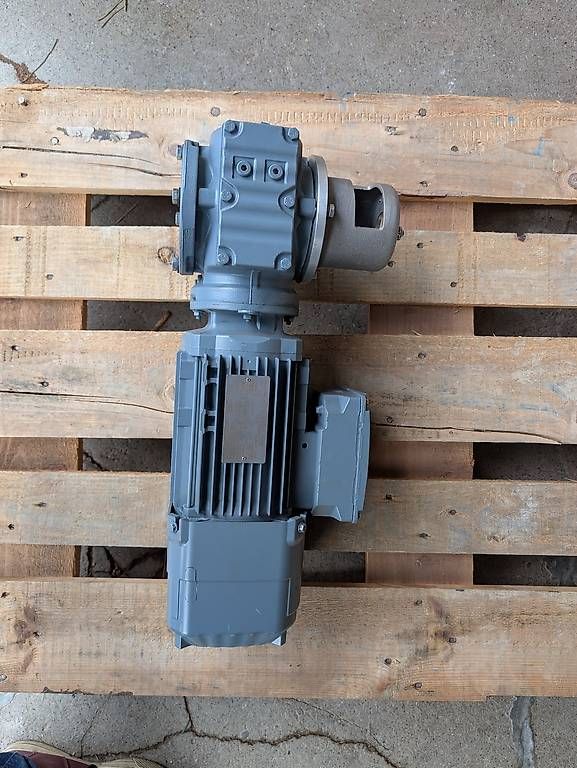 Sew-Eurodrive  Motori: Getriebemotoren SEW SH47/T DRN80M4 / BE05 – Nuovo (secondo la descrizione) da Fraubrunnen venduto da Messer11