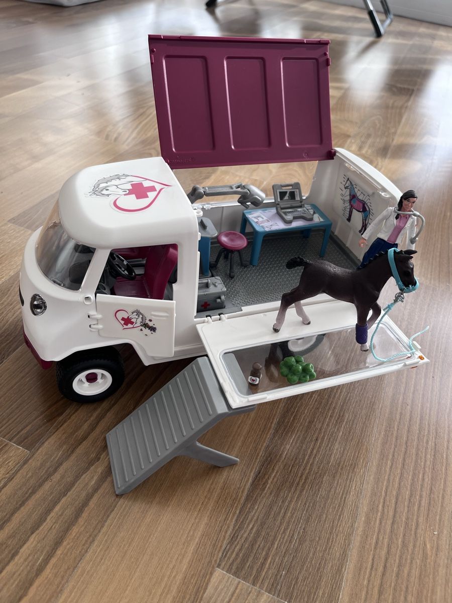 Schleich Spielzeuge: Schleich Mobile Tierärztin – Gebraucht aus Lüchingen von Audi129 1