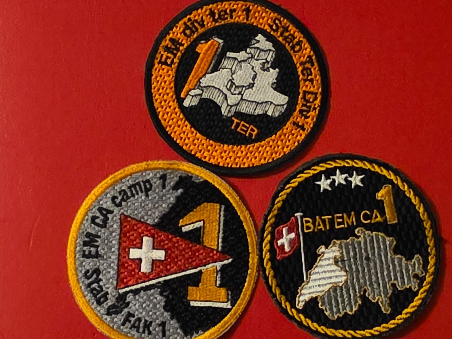 Schweizer Armee Plaketten & Abzeichen: 3x Badges Armee Korps 1 Alt Abzeichen – Gebraucht aus Nyon von freetoys08