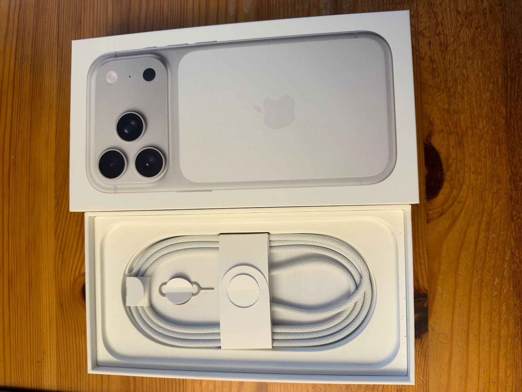 Apple Portables: iPhone 17 Pro – D'occasion à Dübendorf par Material-70 3