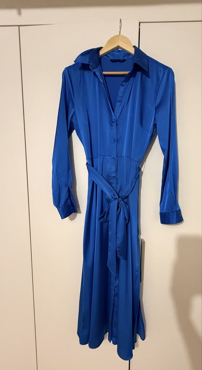 Stradivarius Vestiti: Blaues Kleid mit Bindegürtel – Größe M  – Usato da Wolfenschiessen venduto da Claudia_castro