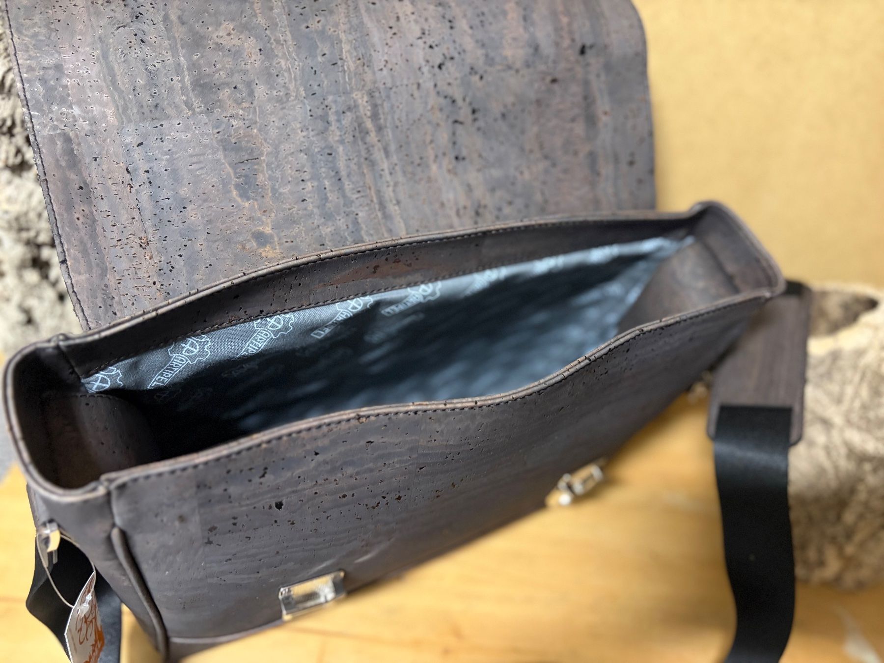 Valigie & Borse: Artipel Business-Tasche aus Kork – Nuovo e nell'imballaggio originale da Basel venduto da Sirina4010 3