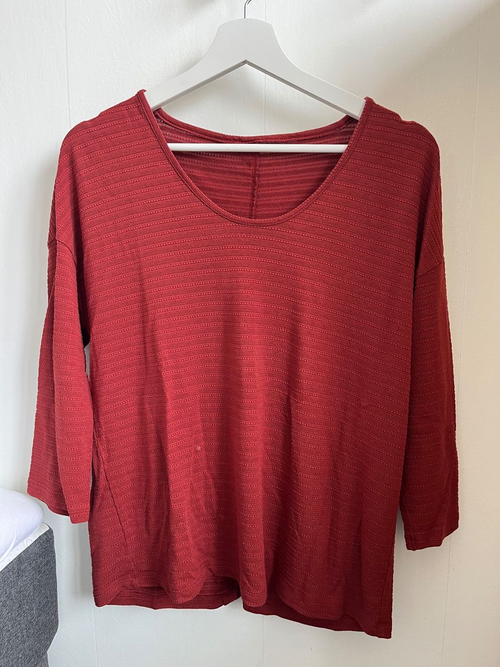Maglioni & Felpe: Rotes Langarmshirt – Usato da Gondiswil venduto da kaj_26vz