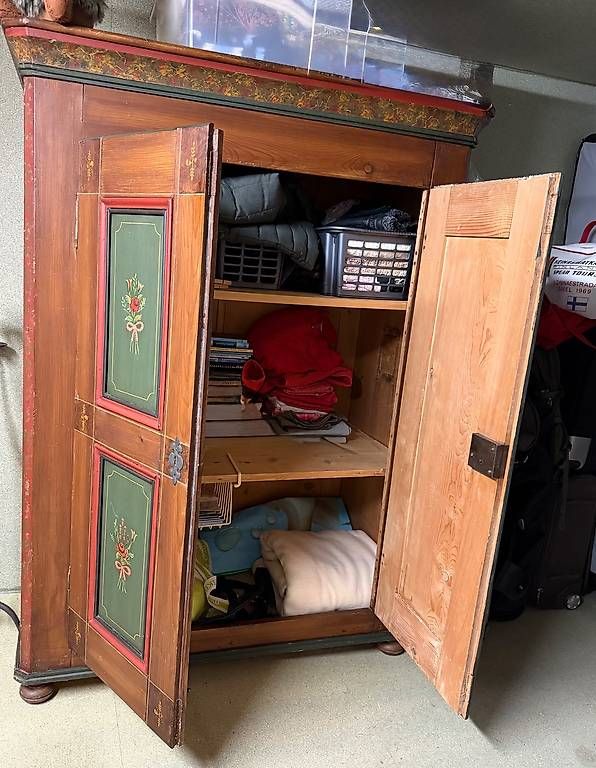 Armoires: Schrank mit Bauernmalerei – D'occasion à Wolfisberg par Santschi70