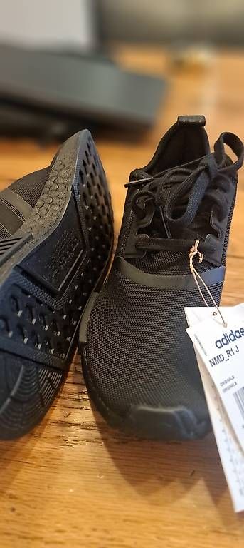 Chaussures hommes: Adidas NMD R1 Junior Grösse 35.5 – D'occasion à Brunnen par Rodge 3