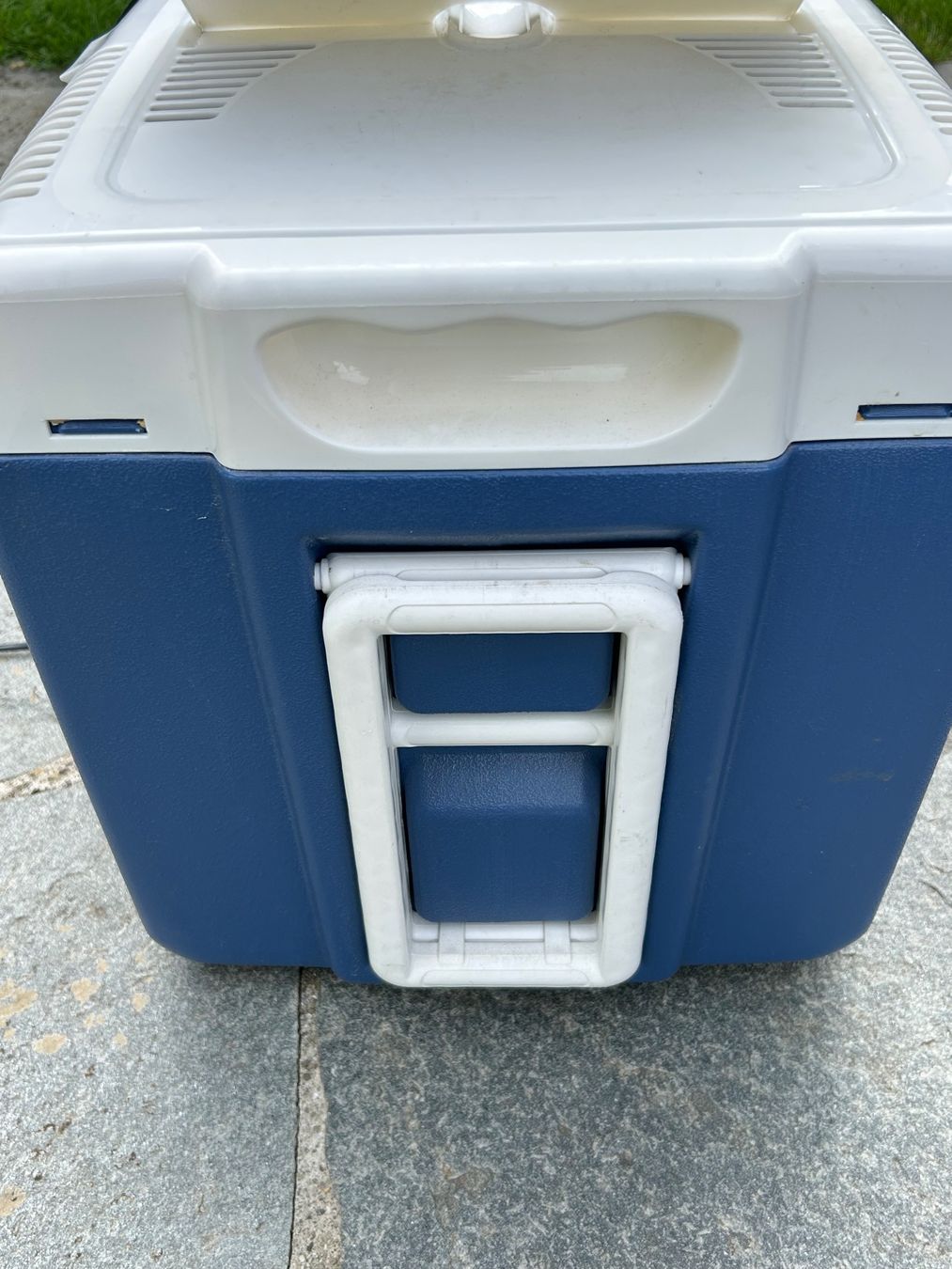 Frigoriferi & Refrigeratori: Camping Kühlbox 12/220V – Usato da Thalwil venduto da Polichimelle 1
