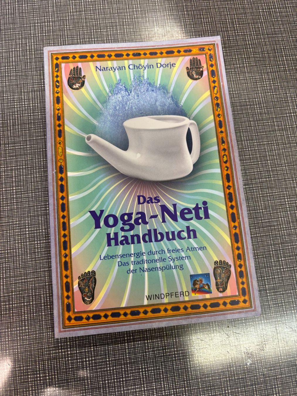 Bücher: Buch und Yoga Neti Pot - NEU – Neu und originalverpackt aus Bern von lolapennt