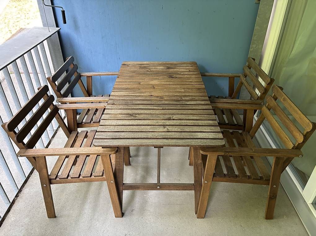 Set de table et chaises: Tables et chaises d'extérieur – D'occasion à Fribourg par Brosciuttofunghi