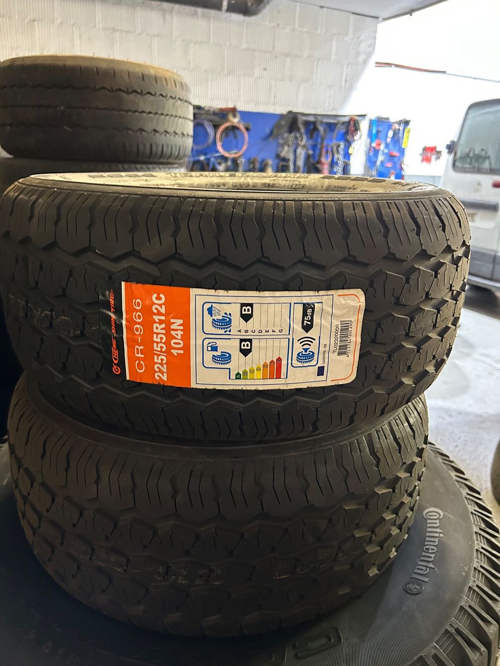 Pneus & Kompletträder: 2x 225/55 R12C – Gebraucht aus Haldenstein von albert94