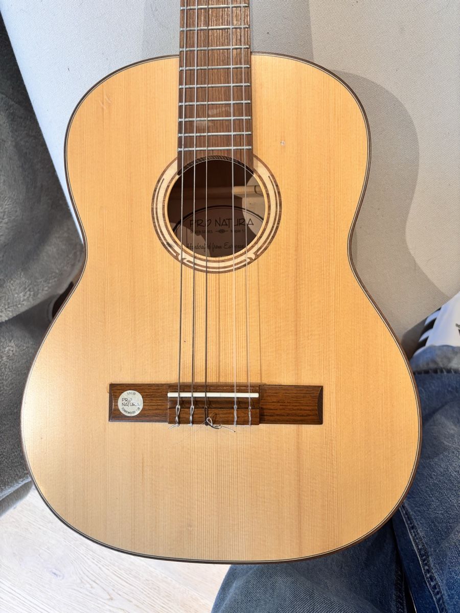 Instruments de musique: Gitarre Kinder Holz – D'occasion à Birmensdorf ZH par Erikastrasse17 6