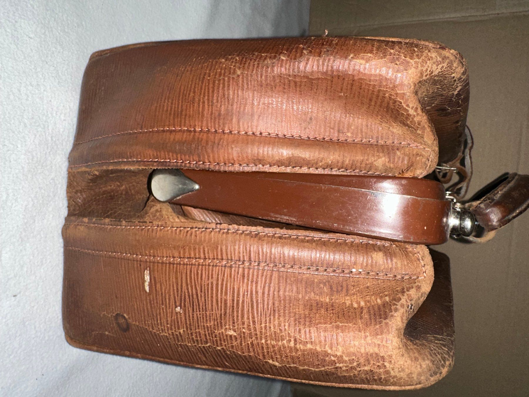 Valigie: Sacoche "de docteur" ancienne – Usato da Ste-Croix venduto da BuffetSC 6