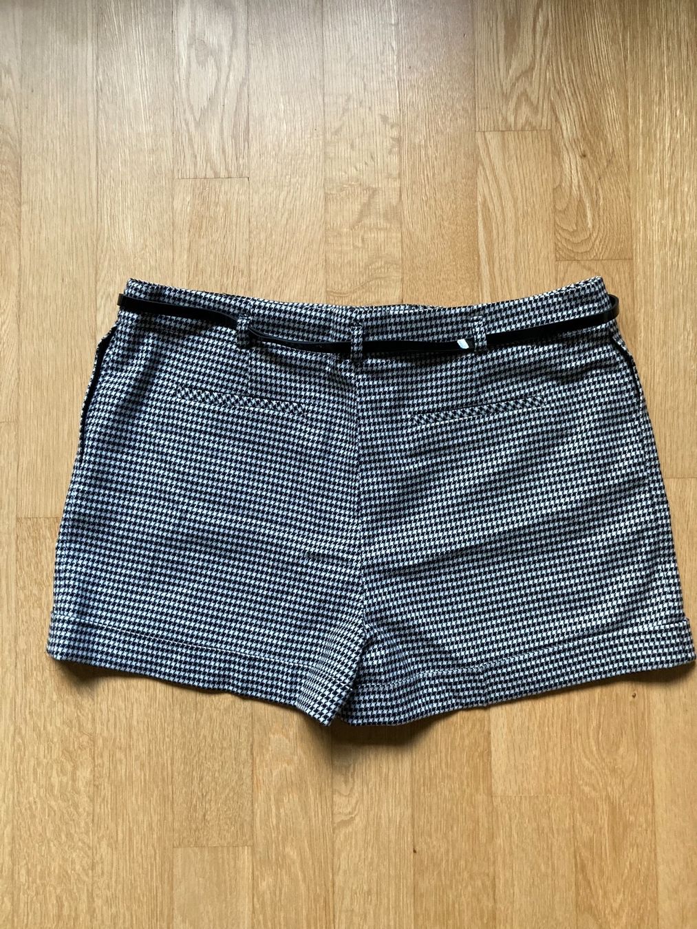Pantalons: Wollshorts – D'occasion à Binningen par Smar13 1