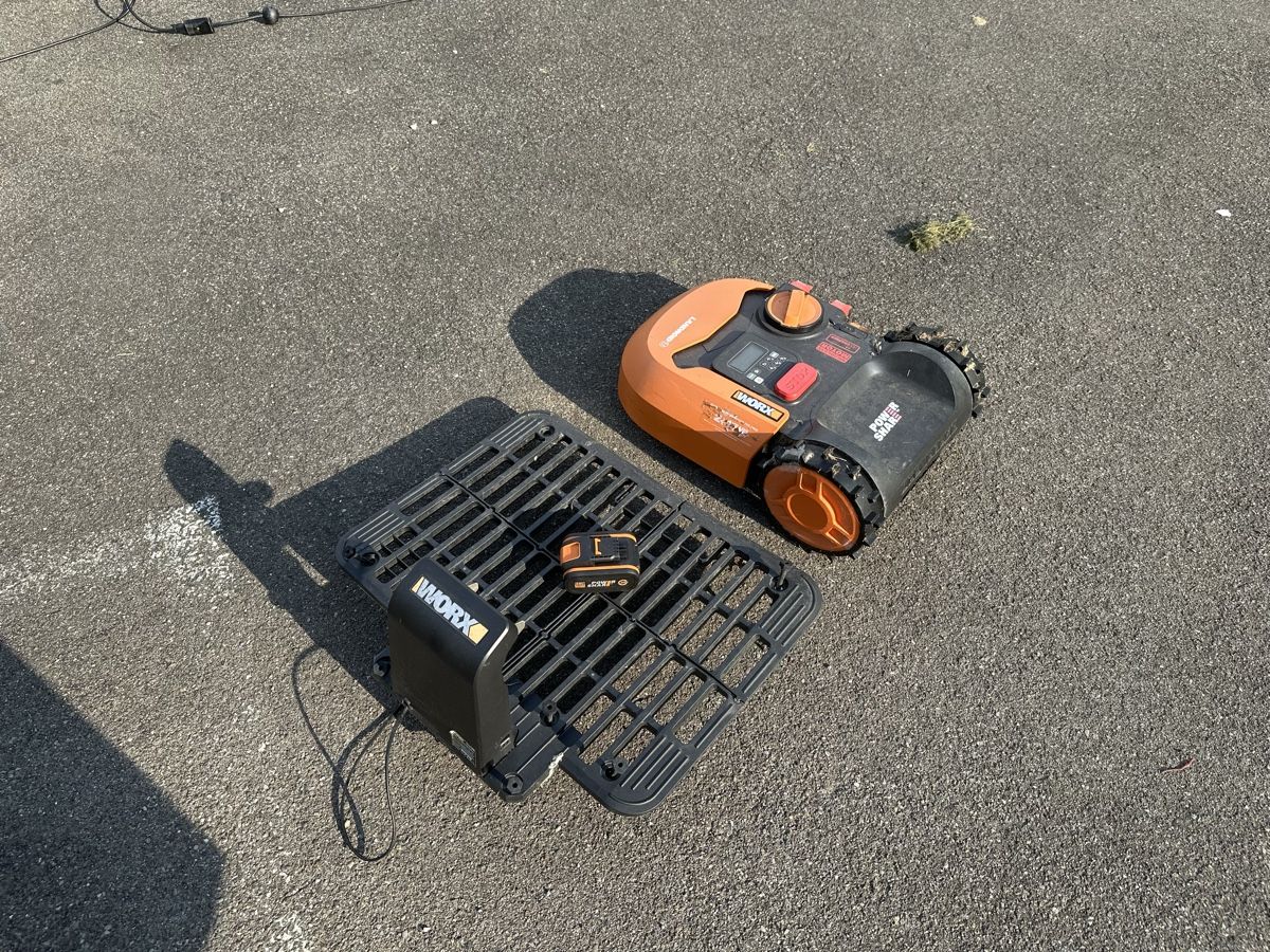 Worx Rasenmäher: Worx Landroid M700 Mähroboter  – Defekt aus Weinfelden von Fox770 4